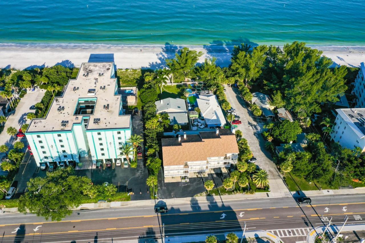 100 Steps To Beautiful Indian Rocks Beach, Oceanside, 2 Bedroom Updated Condo クリアウォーター・ビーチ エクステリア 写真
