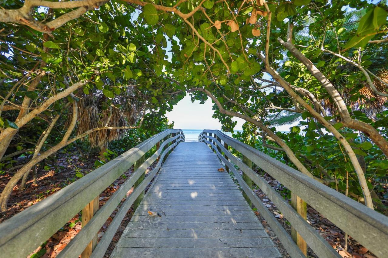 100 Steps To Beautiful Indian Rocks Beach, Oceanside, 2 Bedroom Updated Condo クリアウォーター・ビーチ エクステリア 写真