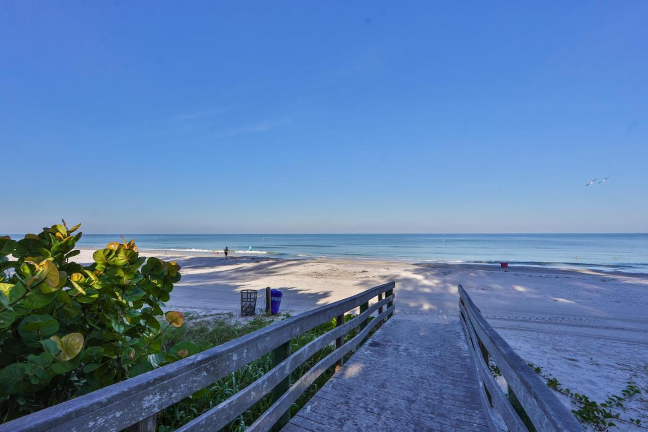 100 Steps To Beautiful Indian Rocks Beach, Oceanside, 2 Bedroom Updated Condo クリアウォーター・ビーチ エクステリア 写真