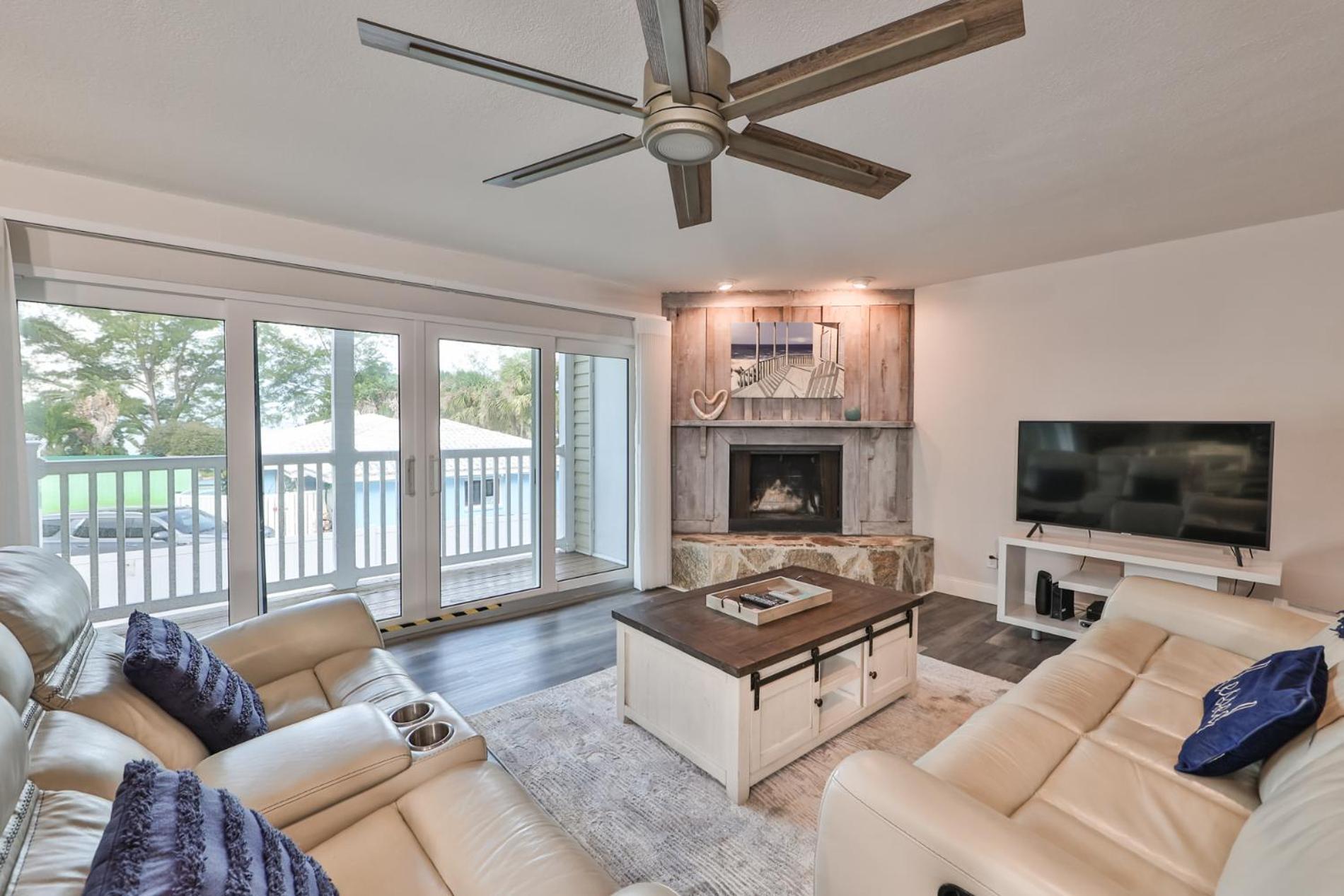 100 Steps To Beautiful Indian Rocks Beach, Oceanside, 2 Bedroom Updated Condo クリアウォーター・ビーチ エクステリア 写真