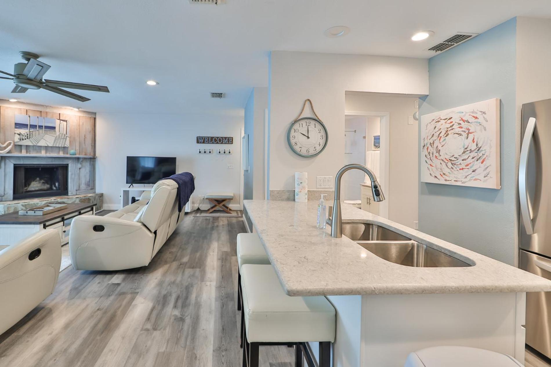 100 Steps To Beautiful Indian Rocks Beach, Oceanside, 2 Bedroom Updated Condo クリアウォーター・ビーチ エクステリア 写真