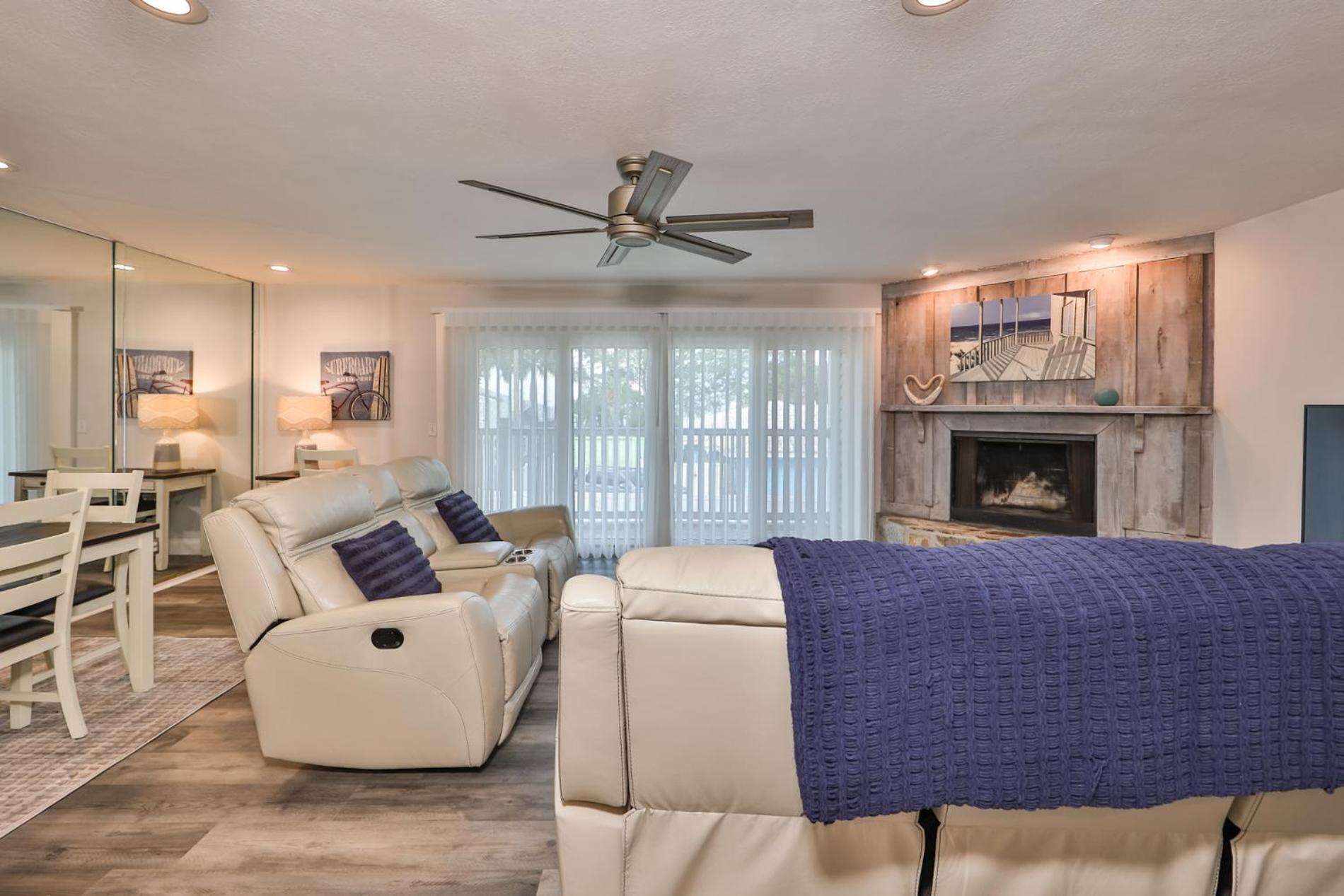 100 Steps To Beautiful Indian Rocks Beach, Oceanside, 2 Bedroom Updated Condo クリアウォーター・ビーチ エクステリア 写真