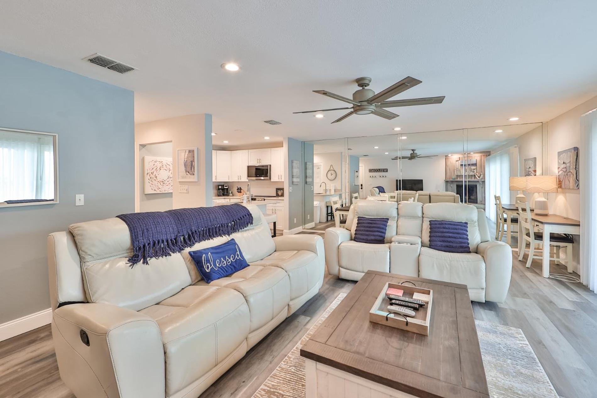 100 Steps To Beautiful Indian Rocks Beach, Oceanside, 2 Bedroom Updated Condo クリアウォーター・ビーチ エクステリア 写真