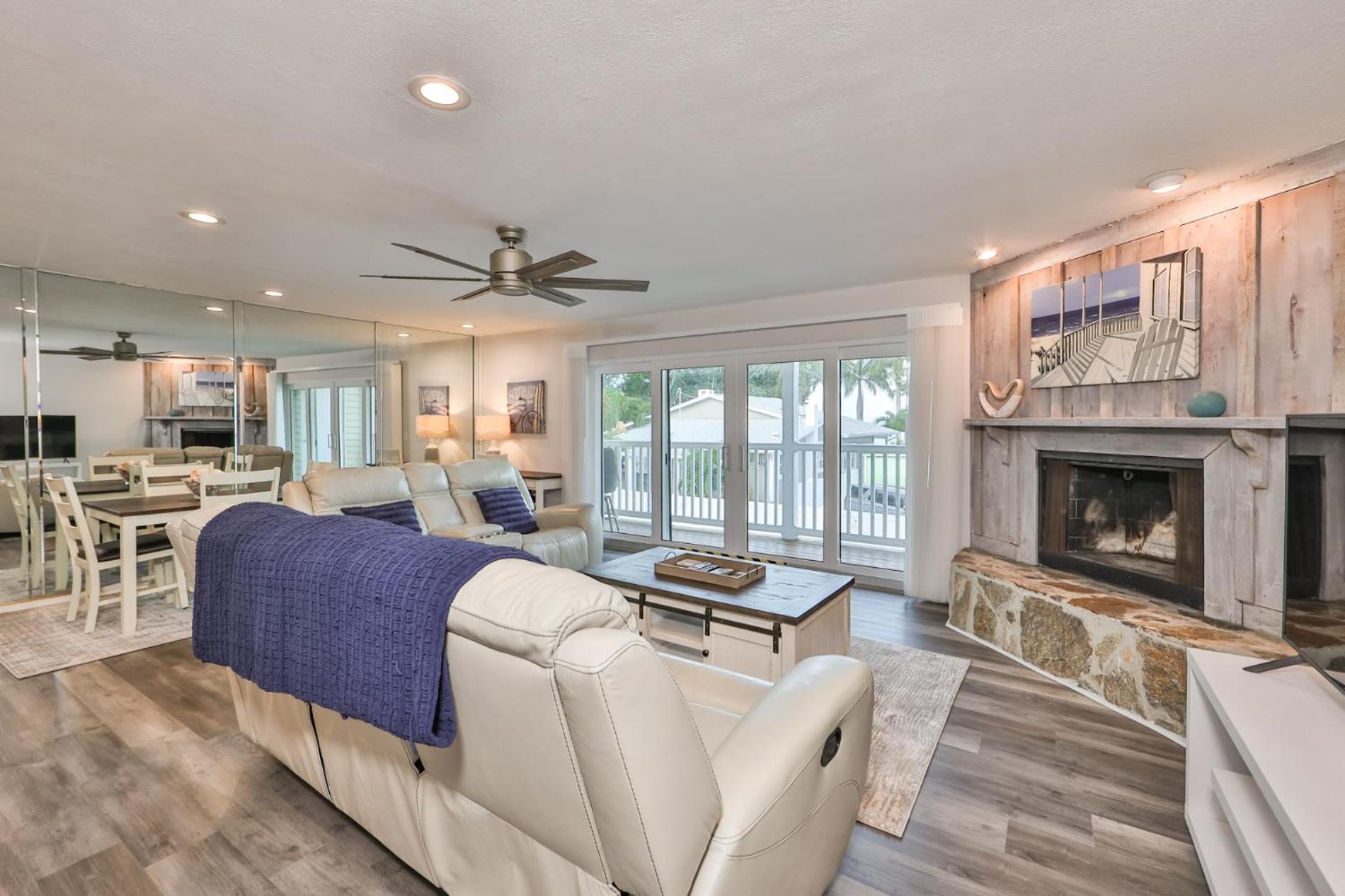 100 Steps To Beautiful Indian Rocks Beach, Oceanside, 2 Bedroom Updated Condo クリアウォーター・ビーチ エクステリア 写真