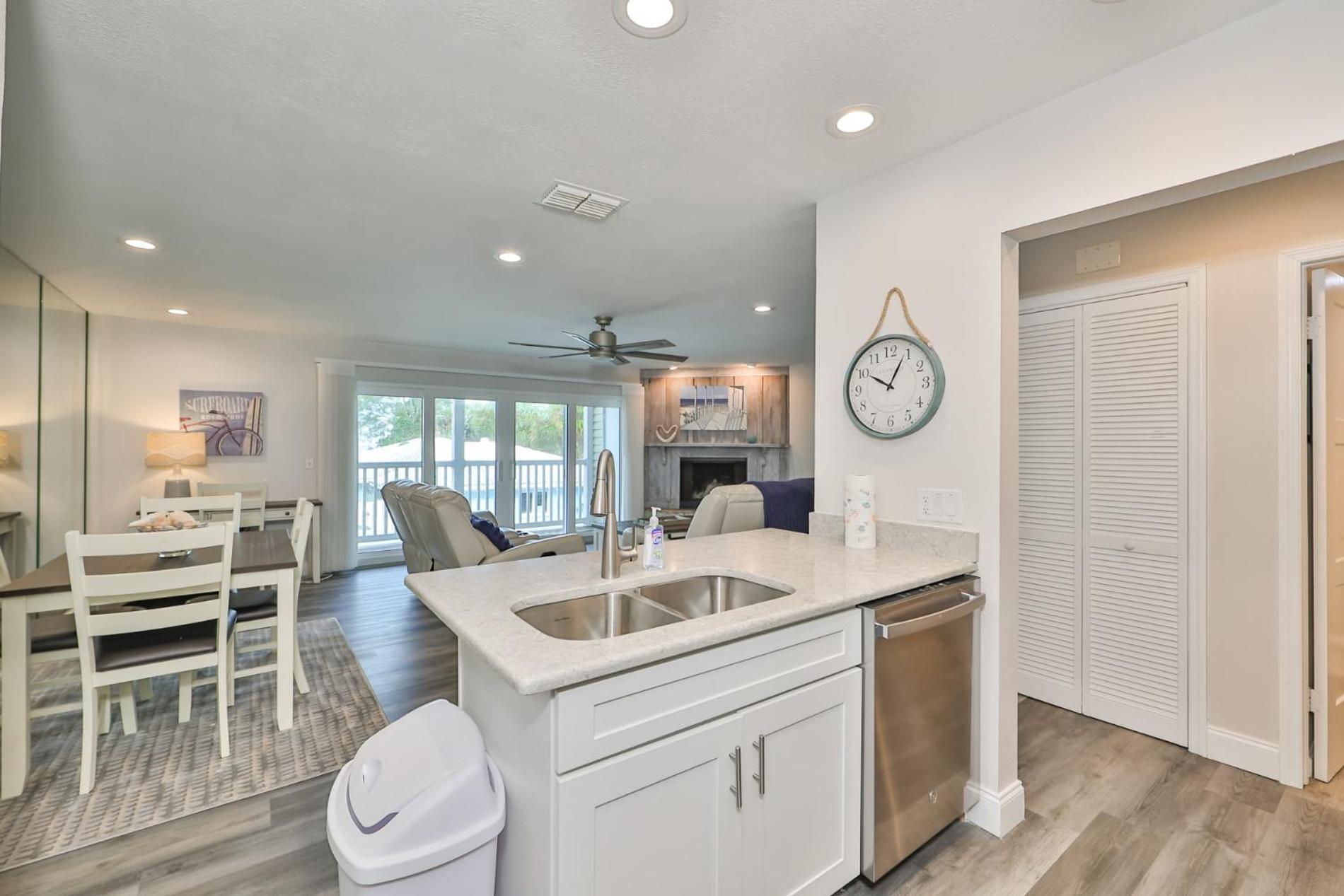100 Steps To Beautiful Indian Rocks Beach, Oceanside, 2 Bedroom Updated Condo クリアウォーター・ビーチ エクステリア 写真